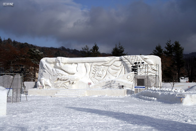 雪景色 冬 青森 十和田湖冬物語 雪祭り 冬祭り 「メインステージと雪の造作」 雪景色 冬 青森 十和田湖冬物語 雪祭り 冬祭り 「メインステージと雪の造作」